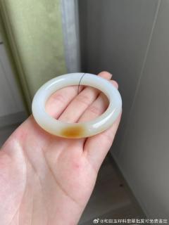 和田玉糖白手镯53➕口径,一口糖款式,糖白分明,红糖白肉,精致小巧