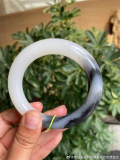 收藏级和田玉青花手镯57口径,半墨半白,白肉部分白度一级白