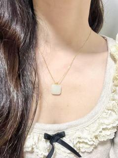 不会还有人get不到和田玉项链吧～