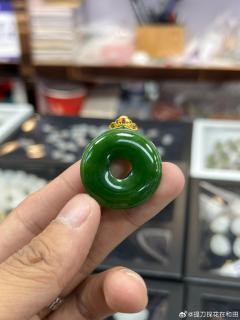 18k金镶碧玉吊坠