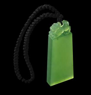 翡翠越"水"越好,和田玉越"油"越妙